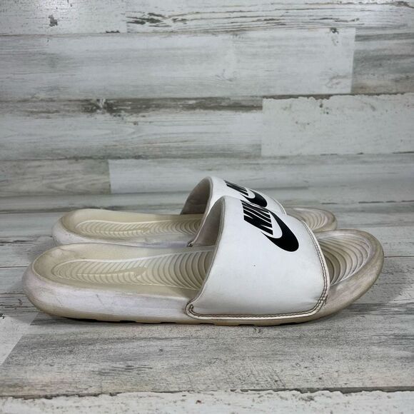 Nike Womens CN9675-100 Slide Sandals Logo Black White Slip On Comfort Size 13 - Picture 1 of 7